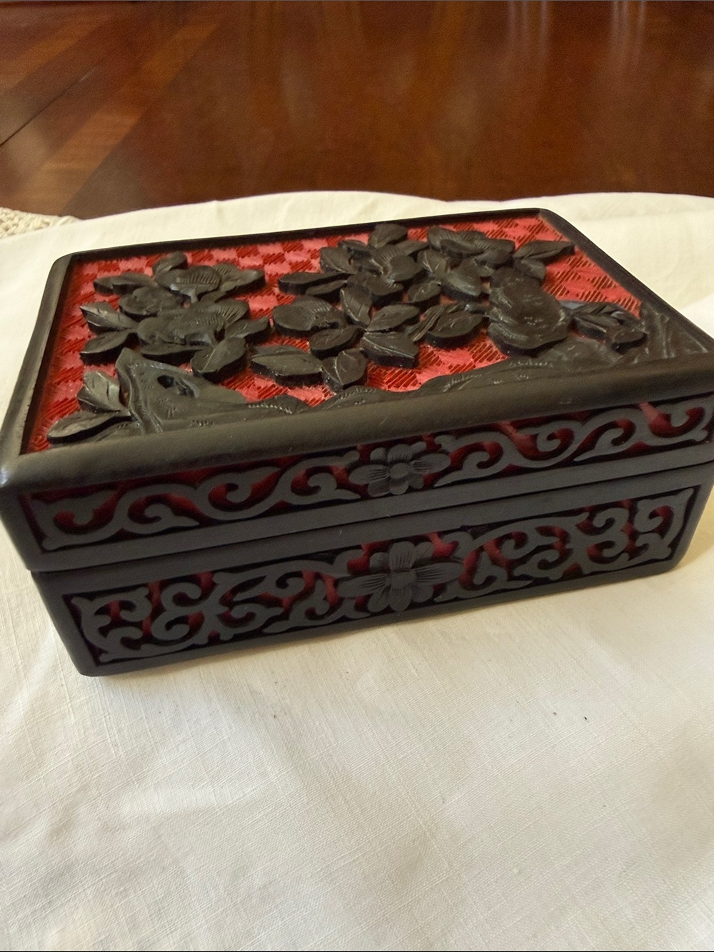 Antique Vintage Chinese Cinnabar red & black hand carver lacquer trinket box - Picture 11 of 11